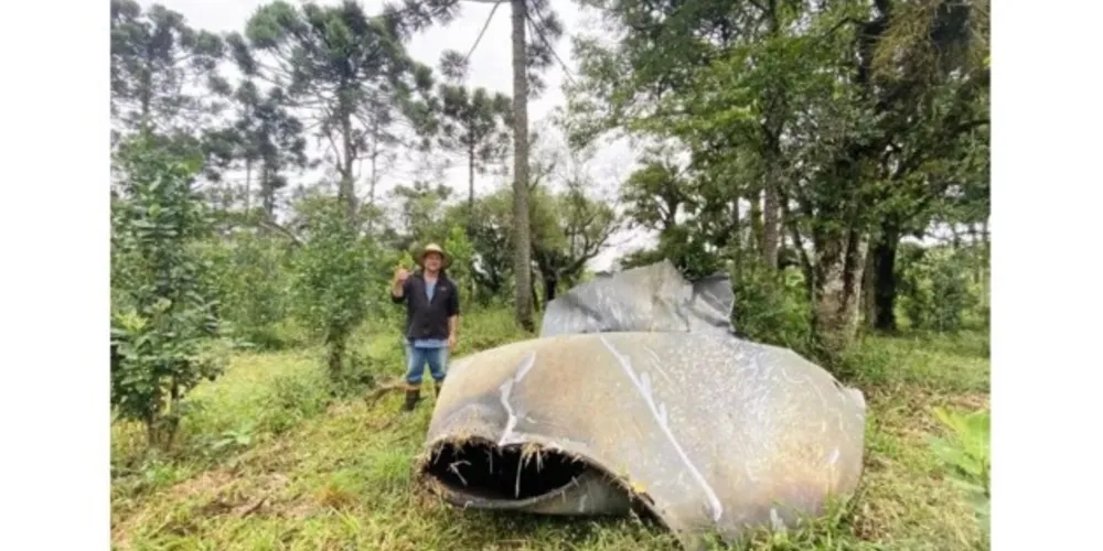 A peça encontrada mede aproximadamente 4 metros de comprimento e 6 de diâmetro