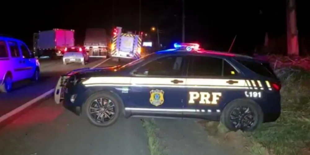 O acidente aconteceu na noite de ontem (23) e mobilizou socorristas de Ponta Grossa.