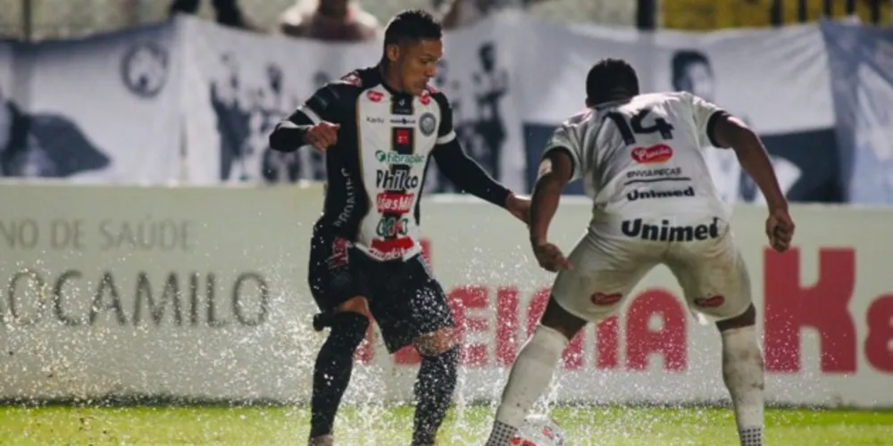 O duelo foi o primeiro de dois confrontos que as equipes terão nesta fase.