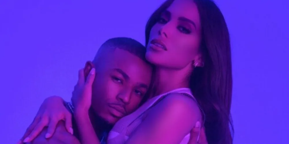 A cantora atingiu a incrível marca de 1º lugar do Spotify Global, com o hit 'Envolver'.