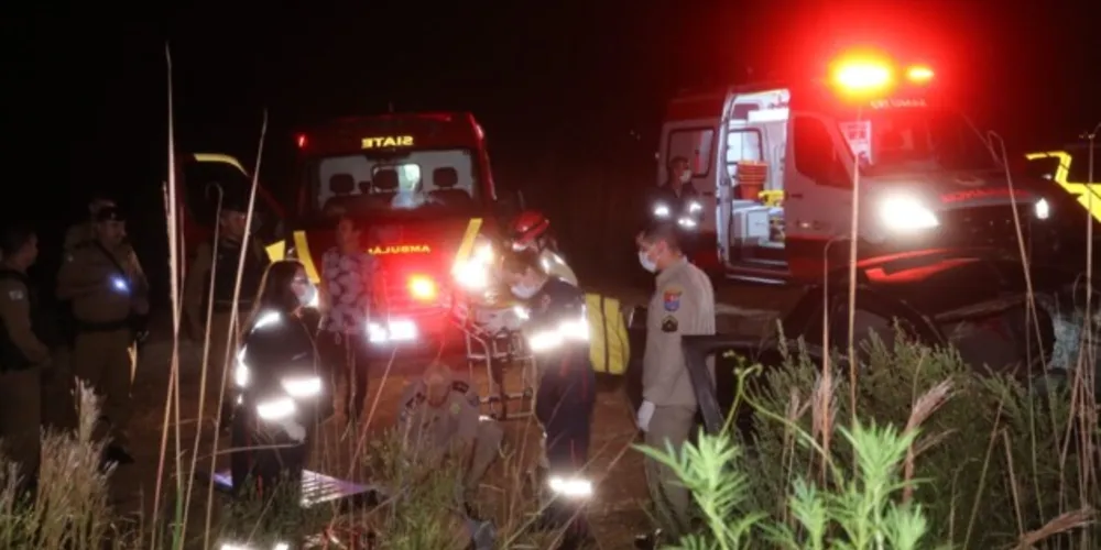 Casal ficou gravemente ferido após a saída de pista na BR-376