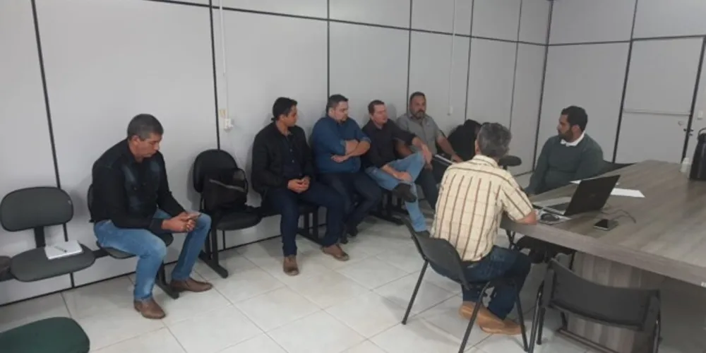 Prefeitos Lucas Machado e Douglas Modesto participaram de reunião na quinta-feira (31)