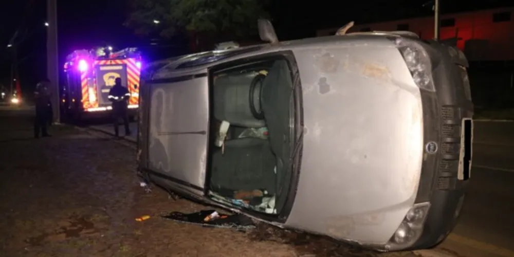 Acidente ocorreu na noite deste sábado em Ponta Grossa