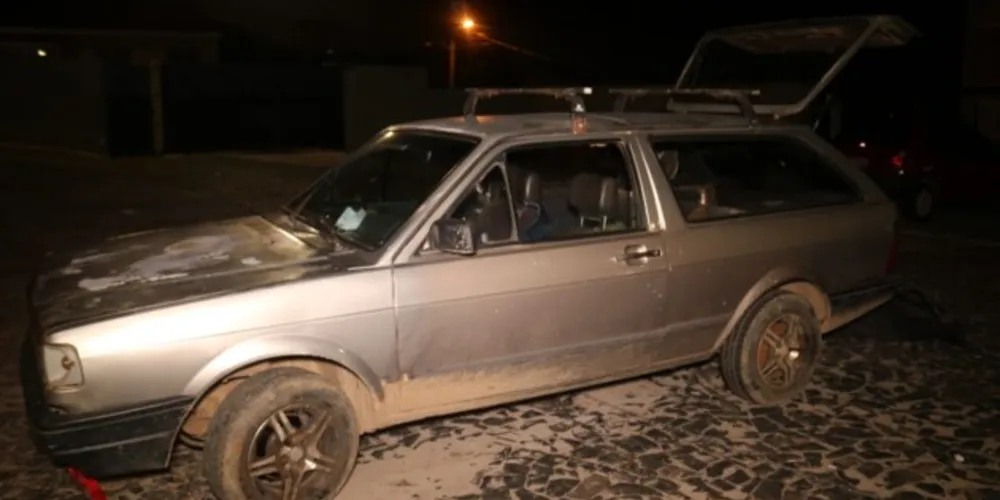 Carro estava com alerta alerta de furto/roubo datado de 09
de março de 2022,