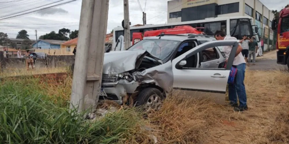 Colisão ocorreu na tarde desta segunda-feira (4), em Ponta Grossa