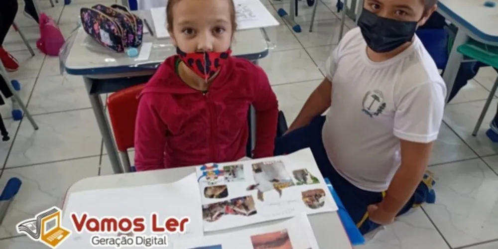 Alunos fizeram cartazes com as combinações de palavras de temática infantil, que fazem parte do folclore brasileiro