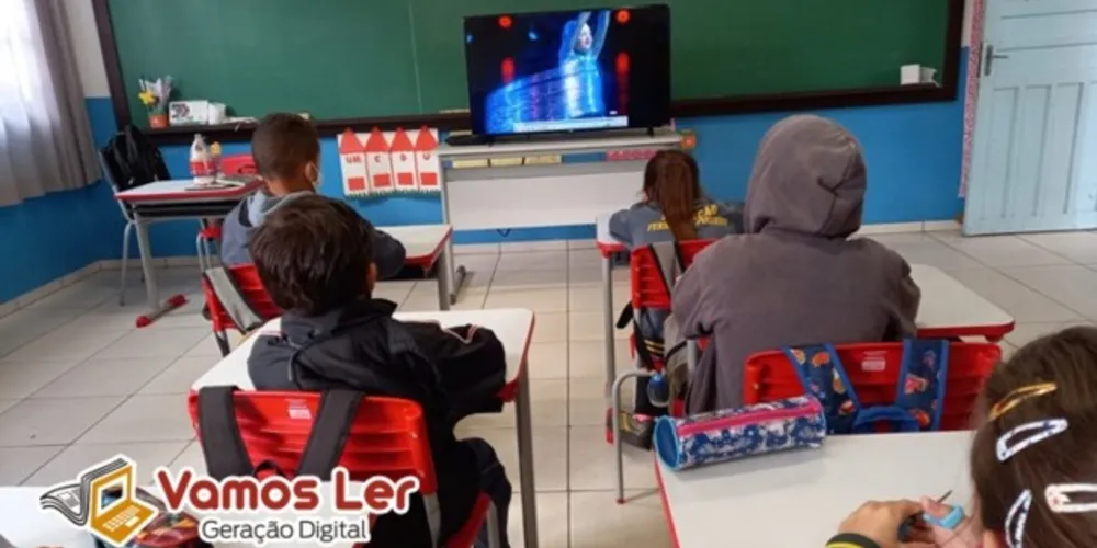 Aula aliou atividades do circo com o elementos de Artes e Ed. Física