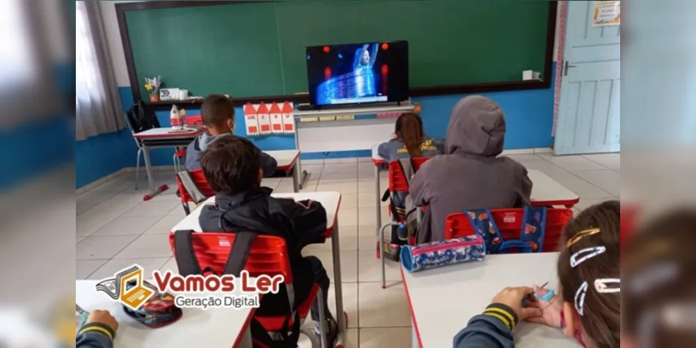 Aula aliou atividades do circo com o elementos de Artes e Ed. Física