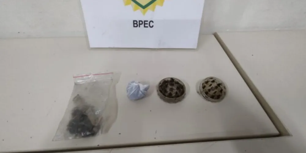 Com o menor, os policiais encontraram substância análoga a maconha