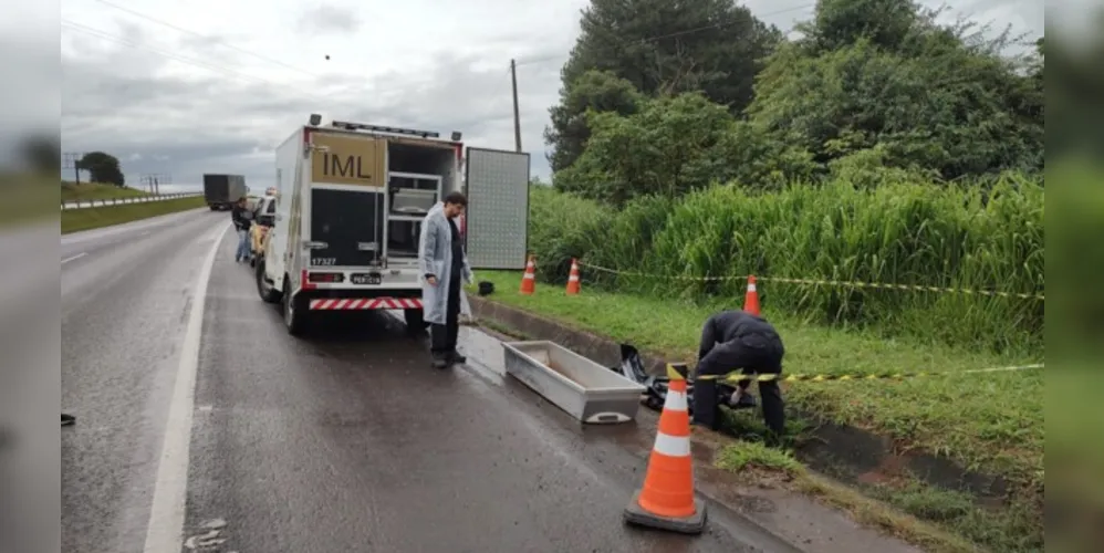 O corpo foi recolhido e lavado ao IML de Ponta Grossa.