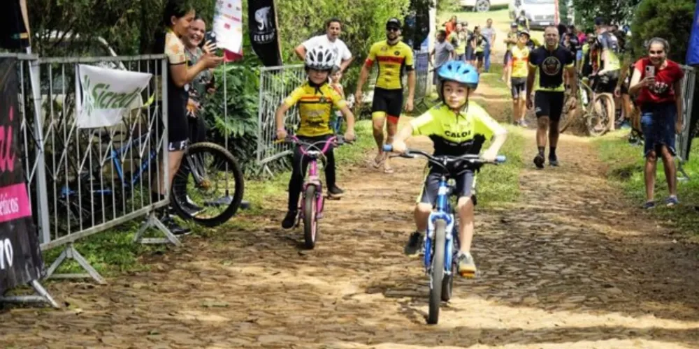 Cerca de 300 atletas participaram do evento realizado na última semana