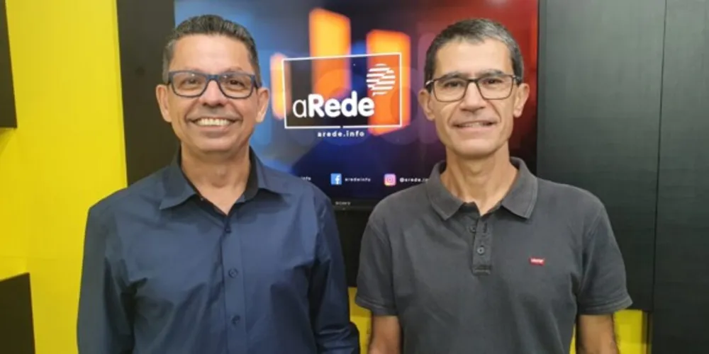 À esquerda Miguel Sanches Neto e à direita Ivo Mottin Demiate.