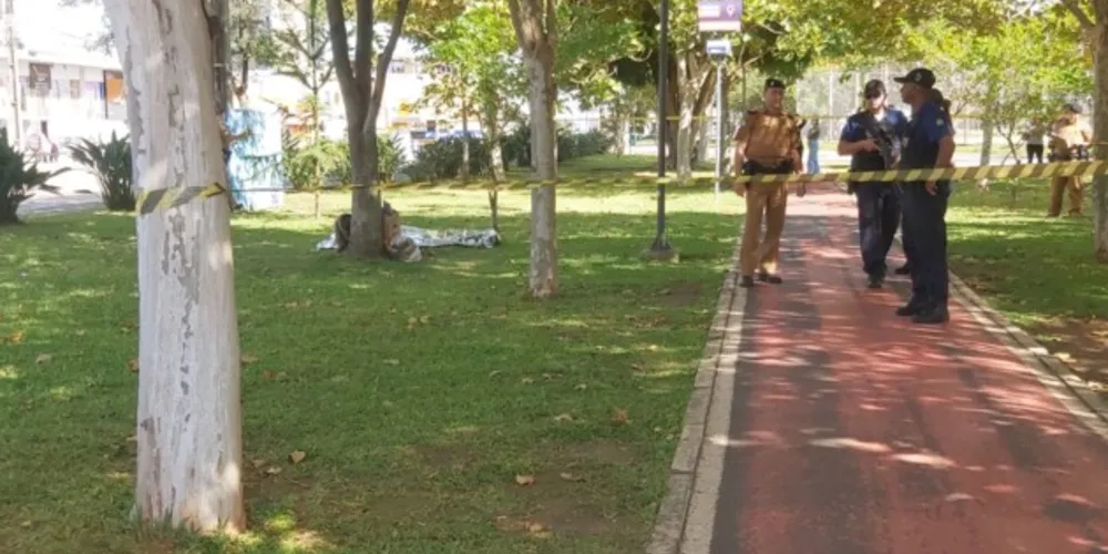 Homicídio ocorreu no início da tarde desta terça-feira no Centro de Ponta Grossa