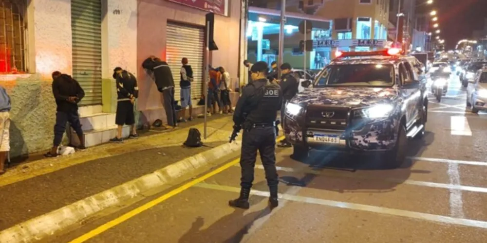 Abordagem foi realizada na noite de ontem no Centro de Ponta Grossa