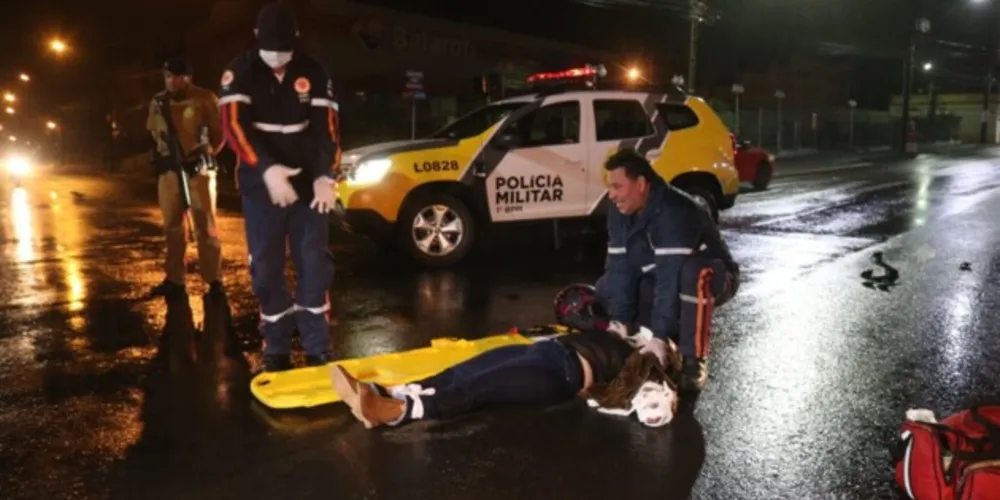 Acidente ocorreu no cruzamento da Rua Bispo Dom Geraldo Pelando com a Avenida Carlos Cavalcanti, em Uvaranas