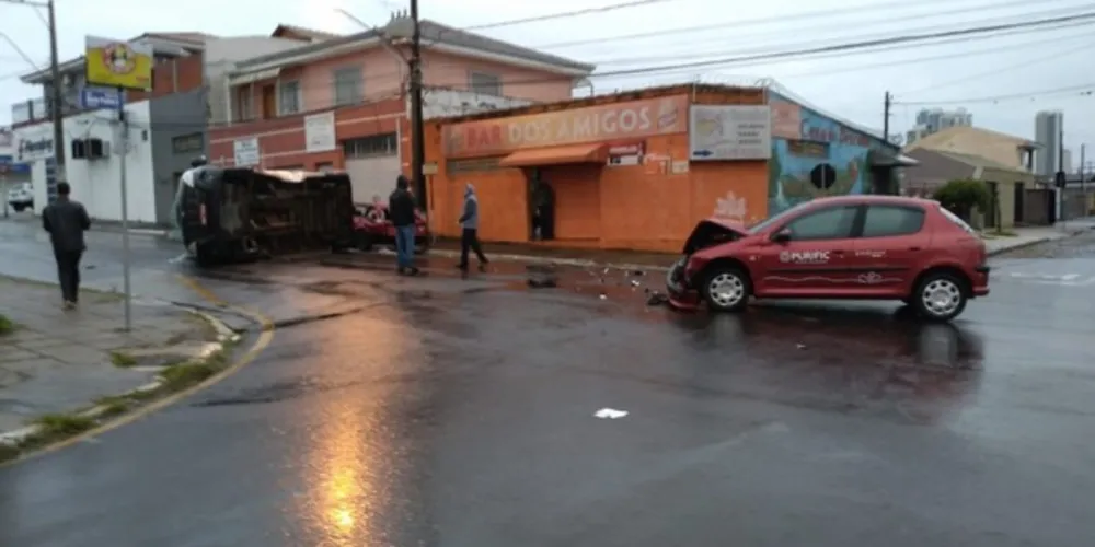 Colisão aconteceu no  inicio da manhã deste sábado