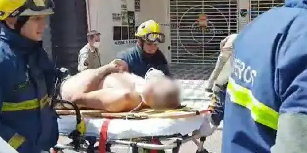 A vítima teve ferimentos graves no tórax, na cabeça e nas pernas.