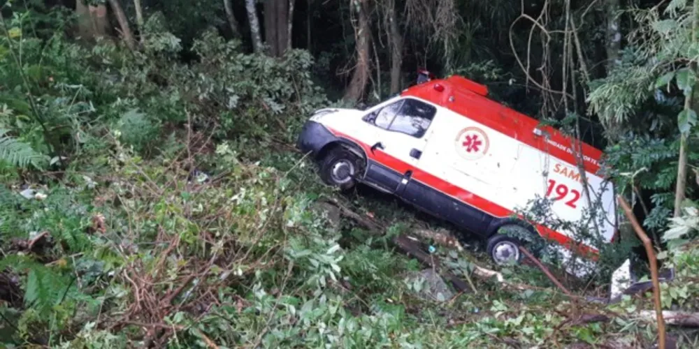 Os únicos ocupantes eram os socorristas, que não tiveram ferimentos graves.