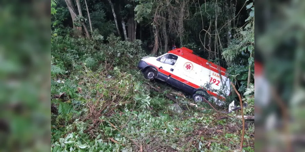 Os únicos ocupantes eram os socorristas, que não tiveram ferimentos graves.