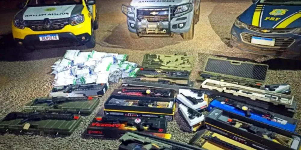 Também foram apreendidos produtos de origem paraguaia e simulacros de armas.