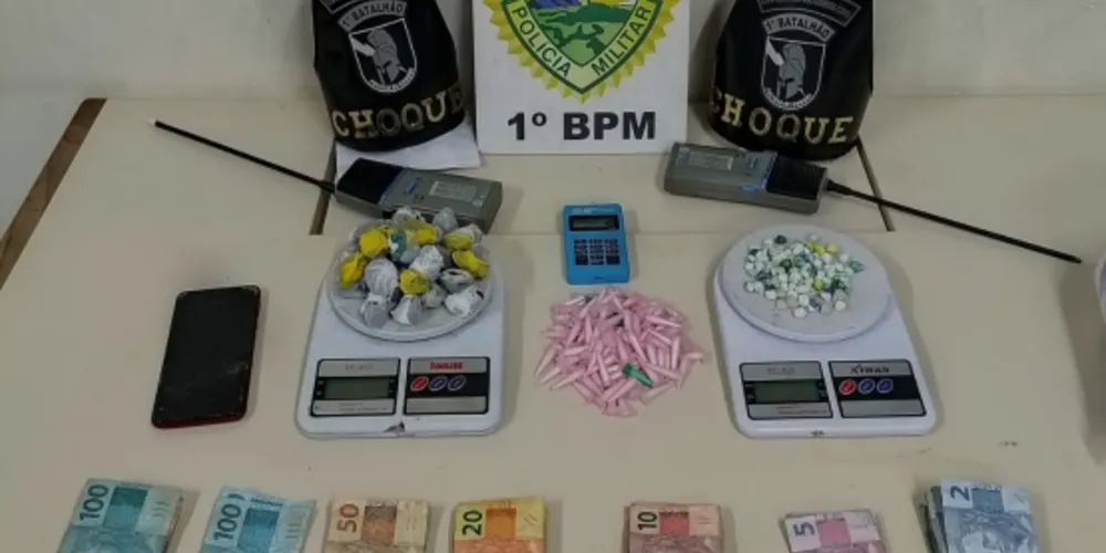 Drogas e objetos apreendidos em Uvaranas.