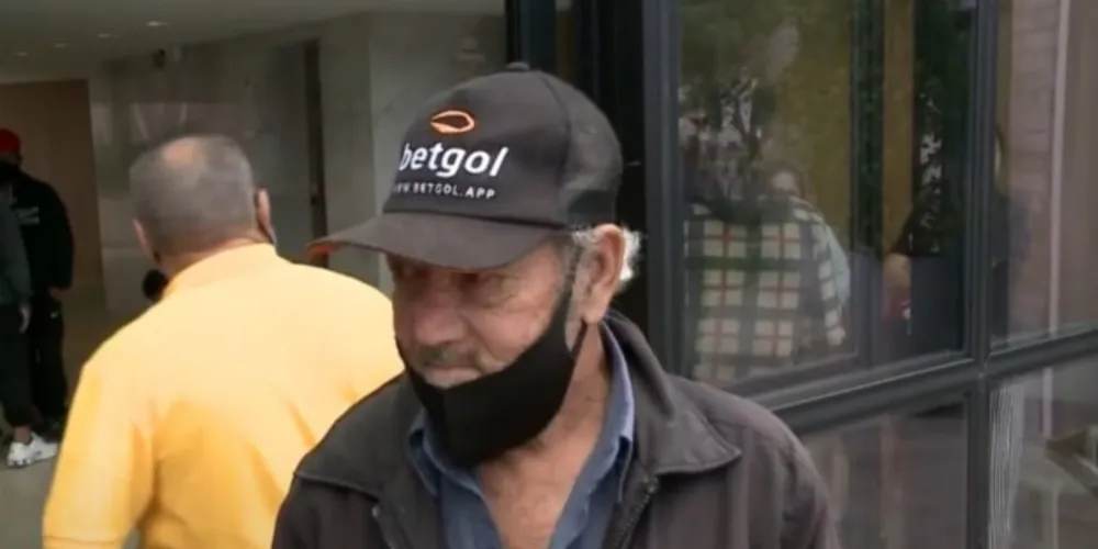 Rubens, de 70 anos, atropelou o suspeito para impedir que ele fugisse, o colocou dentro do carro e o levou até a Polícia Militar.