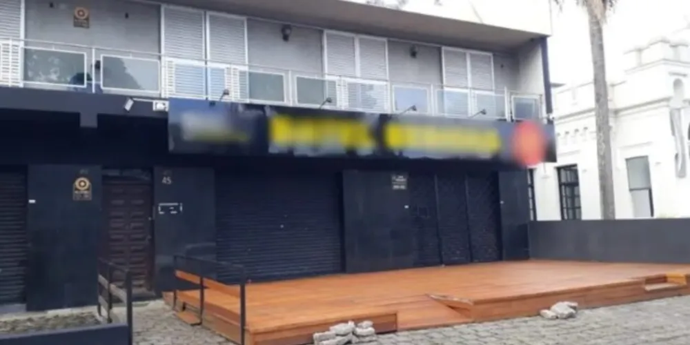Crime aconteceu em um bar no Batel, na madrugada deste domingo