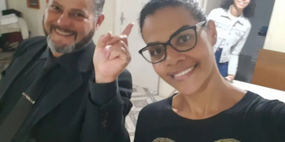 Alexsandro e a esposa Micheli.