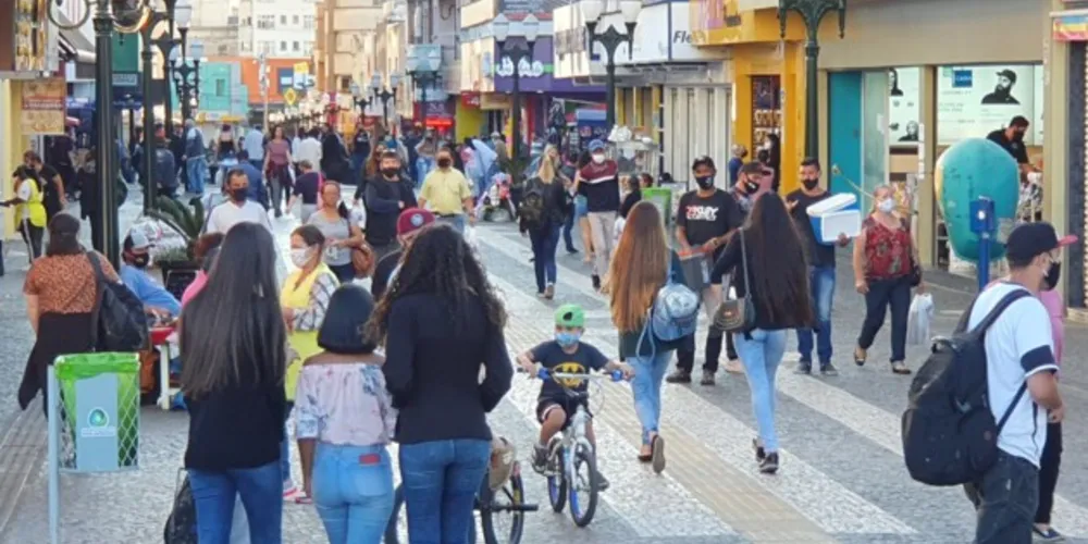 Em Ponta Grossa, o uso de máscaras contra a covid-19 é obrigatório em locais abertos e fechados