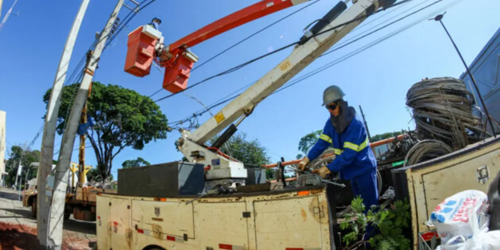 Com mais de mil profissionais em campo durante todo o dia de ontem, 80% dos domicílios afetados já haviam sido religados