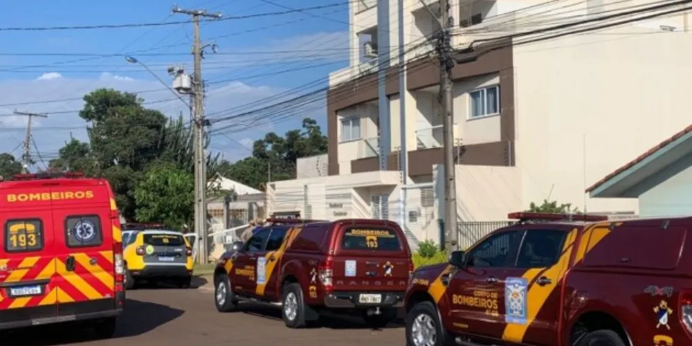 Várias equipes da Polícia Militar e do Corpo de Bombeiros foram acionadas para atender uma mulher mantida refém na manhã desta quinta-feira (24), em Cascavel