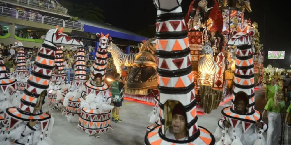 Imperatriz Leopoldinense abrIU o desfile do grupo especial do carnaval do Rio de Janeiro 2022