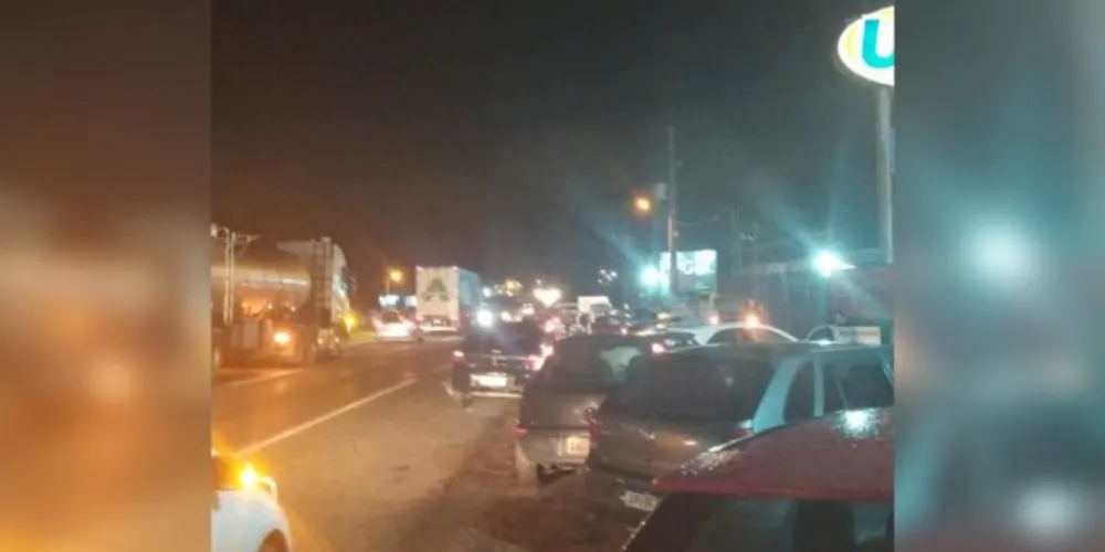 A estimativa é que ao menos 30 carros ficaram danificados.
