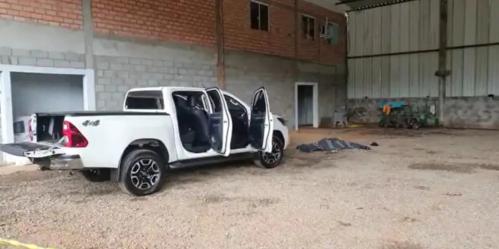 De acordo com a Polícia Civil, o homem e a mulher foram assassinados com tiros na cabeça na frente do filho.