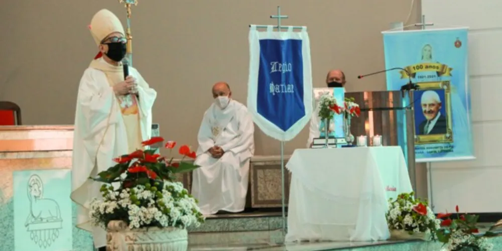 Na missa do centenário, ano passado, Dom Sergio lembrava os legionários falecidos: “não estão mais aqui, mas estão intercedendo na eternidade”.