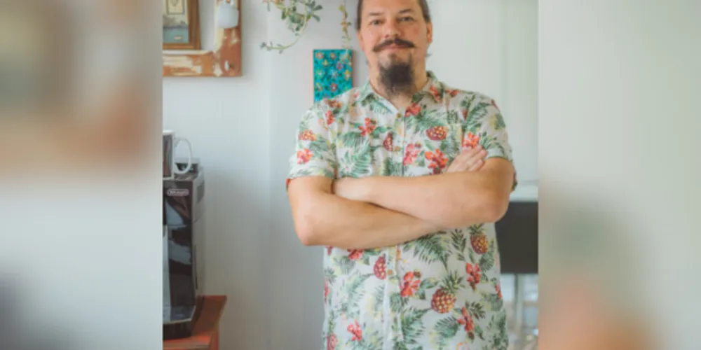 NOVO CICLO - Referência em eternizar os momentos felizes de muitas pessoas e famílias, o consagrado fotógrafo Laertes Soares, no próximo domingo (10), será muito cumprimentado pela passagem de seu aniversário. Laertes é um dos mais premiados fotógrafos da cidade tendo uma vasta agenda de trabalhos fora do país. Da coluna RC os votos de felicidade e sucesso!