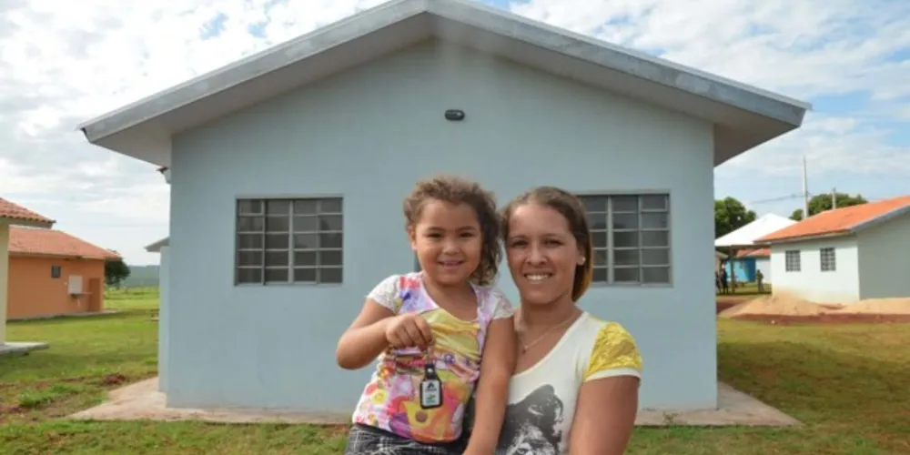 Aproximadamente 77% das moradias entregues pelo Governo do Estado desde 2019 foram para o público feminino.