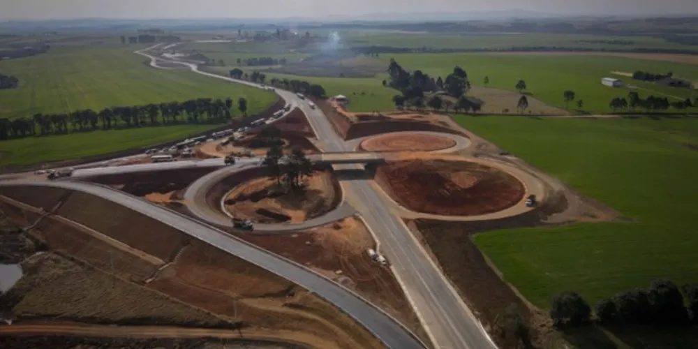 Obra do Contorno Norte de Castro avança e aumenta segurança na cidade ao retirar circulação de tráfego pesado.