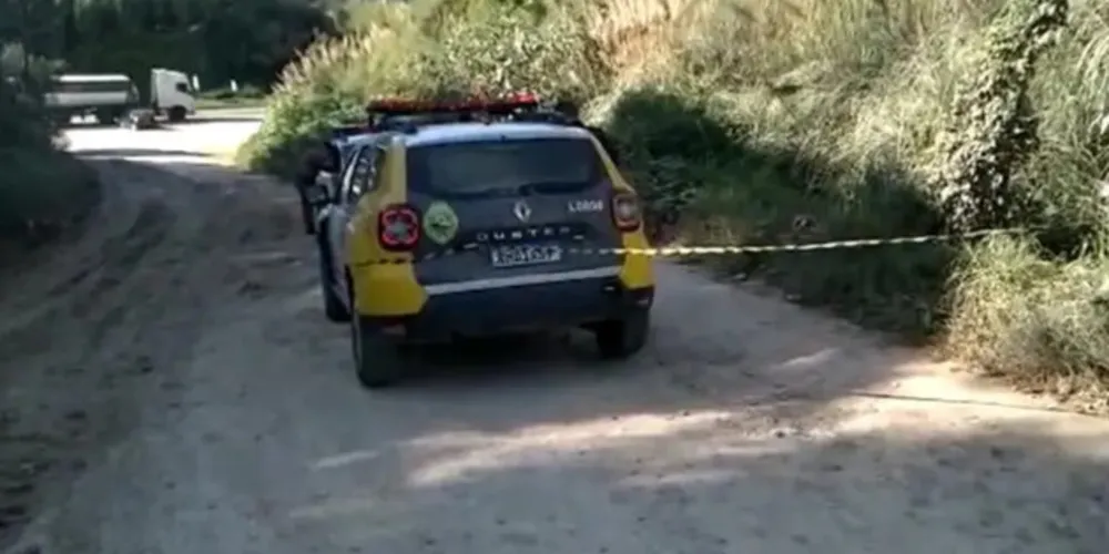 O corpo de um jovem de cerca de 30 anos foi encontrado na beira da estrada, em Almirante Tamandaré.