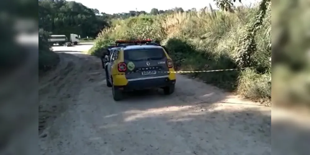 O corpo de um jovem de cerca de 30 anos foi encontrado na beira da estrada, em Almirante Tamandaré.