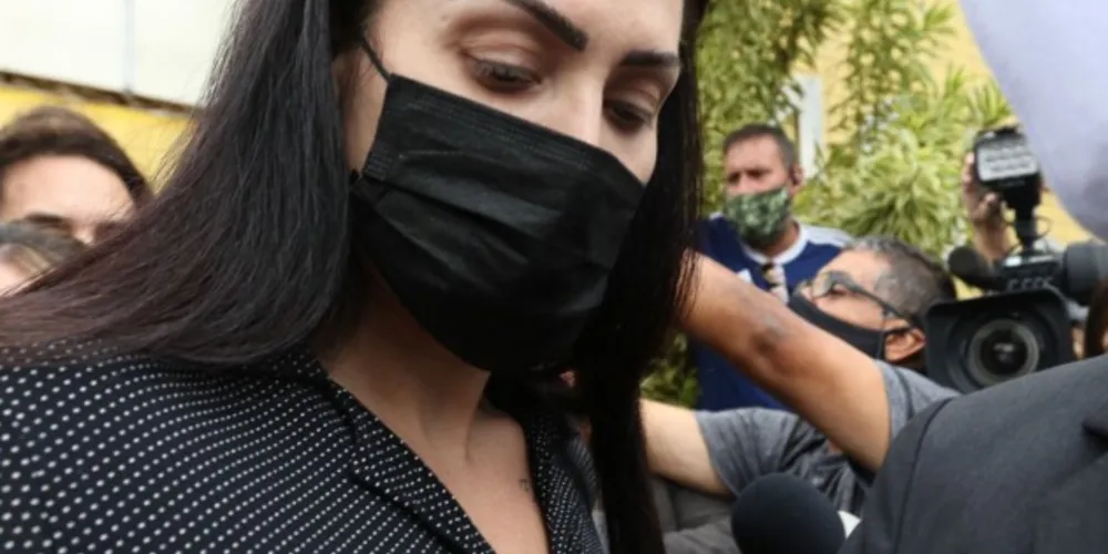 A professora Monique Medeiros da Costa e Silva deixou na noite desta terça-feira (5) o Instituto Penal Santo Expedito.