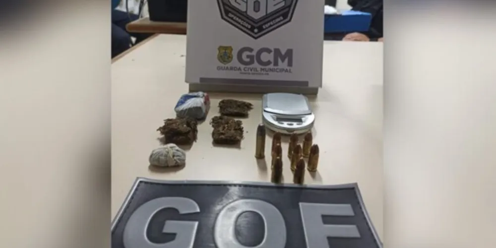 Os materiais apreendidos foram levados à 13ª Subdivisão Policial.