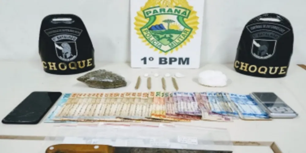 Objetos apreendidos na operação.