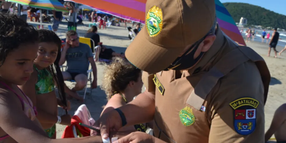 Polícia reforça as orientações e os cuidados que os pais e responsáveis devem tomar para prevenir imprevistos no litoral