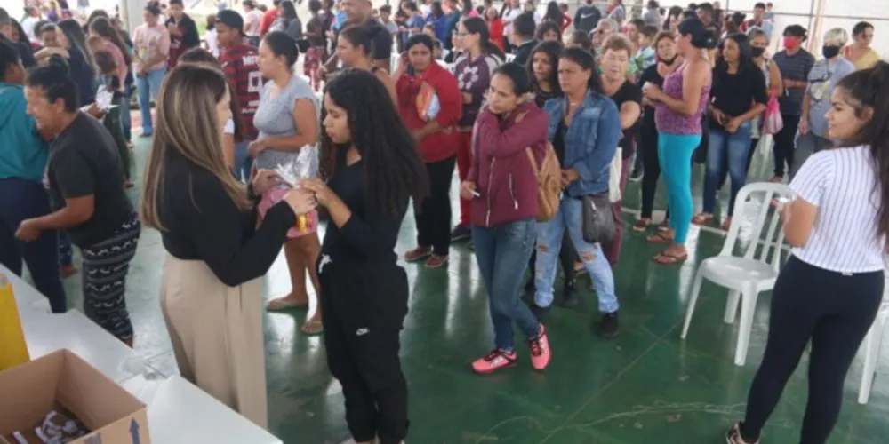 Doces foram arrecadados em ingresso solidário nas apresentações da Semana Bruno e Maria Enei