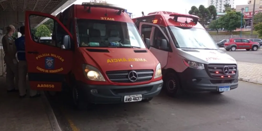 O homem pediu ajuda na rodoviária após levar uma facada.