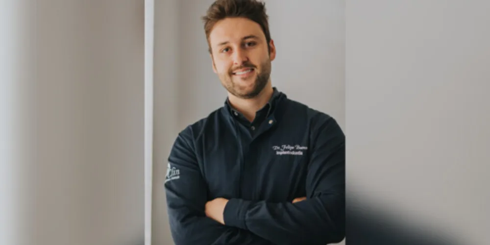 FELICITAÇÕES - O competente profissional da Odontologia, Felipe Bueno, comemorou na última segunda-feira (21), a passagem de seu aniversário. Da coluna RC os votos de felicidades e sucesso.
