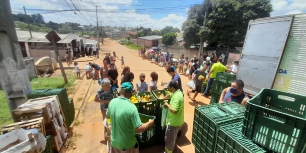 Alimentos foram doados região do Ouro Verde, Quero-Quero e Condomínio Real