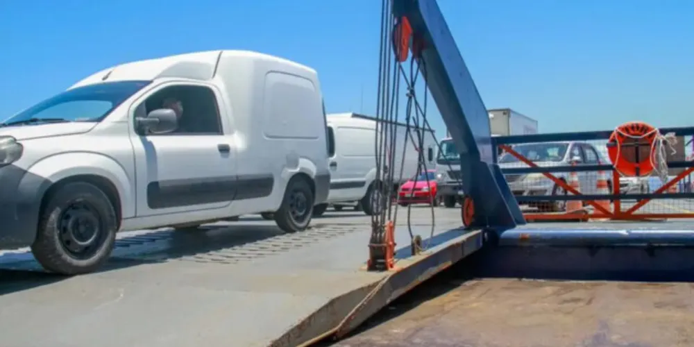 Alguns usuários ficaram mais de 1h30 na fila até descobrir que não iriam conseguir embarcar.