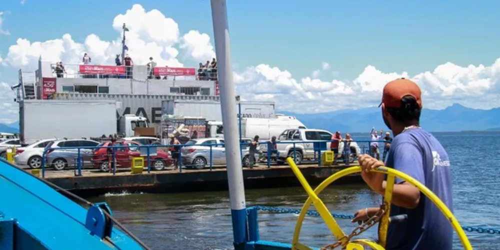 Uma nova empresa será responsável pela operação do ferry boat de Guaratuba, no Litoral, a partir das 00h01 desta quinta-feira (10).